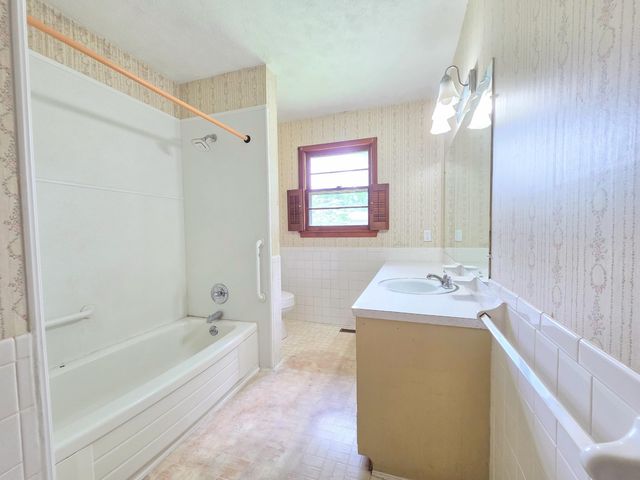 1225 E Rosebrier Street, Springfield, MO 65804