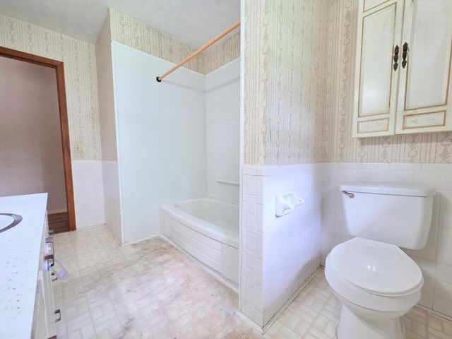 1225 E Rosebrier Street, Springfield, MO 65804