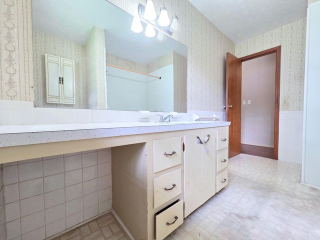 1225 E Rosebrier Street, Springfield, MO 65804