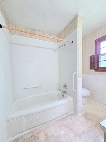 1225 E Rosebrier Street, Springfield, MO 65804
