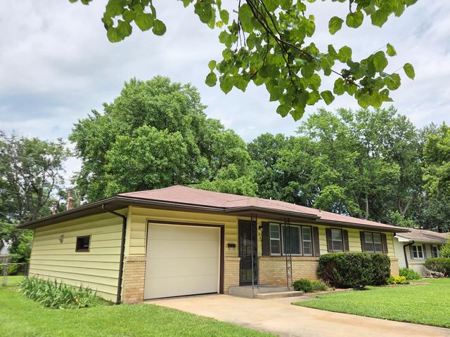 1225 E Rosebrier Street, Springfield, MO 65804