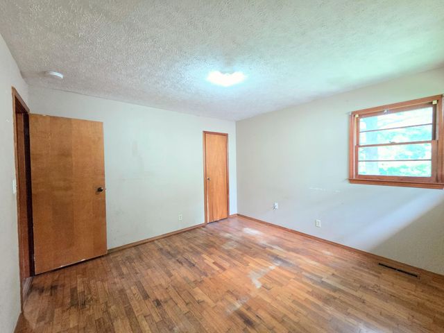 1225 E Rosebrier Street, Springfield, MO 65804