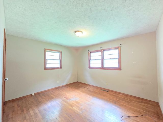 1225 E Rosebrier Street, Springfield, MO 65804