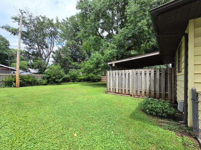 1225 E Rosebrier Street, Springfield, MO 65804