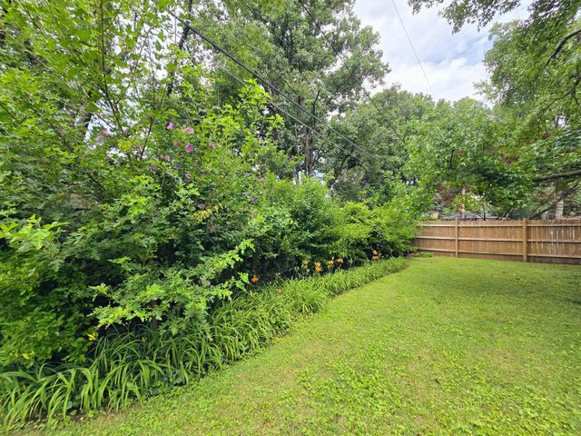 1225 E Rosebrier Street, Springfield, MO 65804