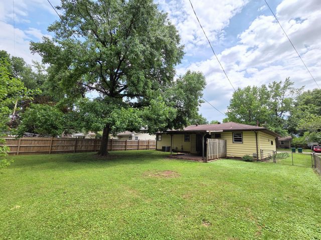 1225 E Rosebrier Street, Springfield, MO 65804