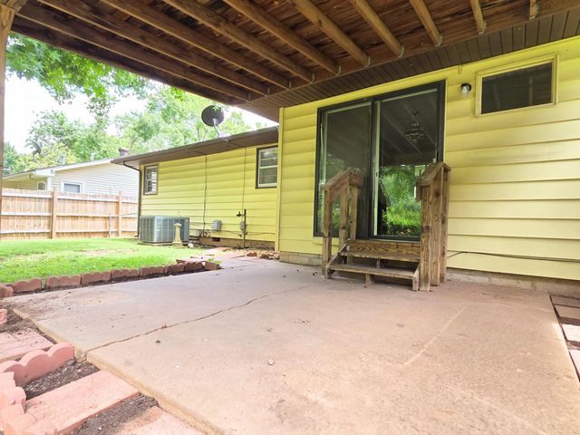1225 E Rosebrier Street, Springfield, MO 65804