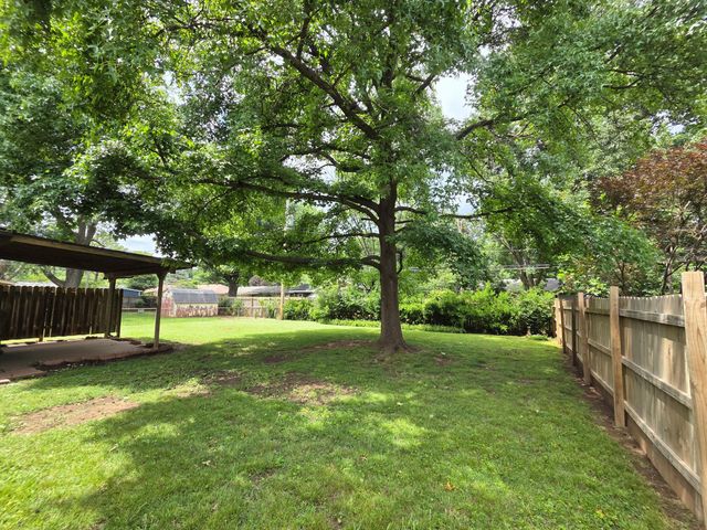 1225 E Rosebrier Street, Springfield, MO 65804