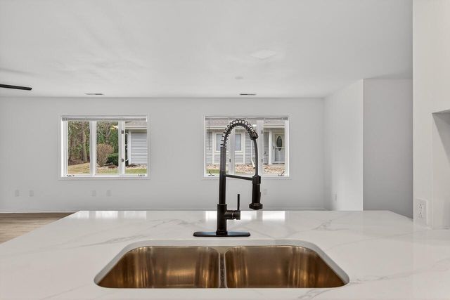 7419 Mequon Square DRIVE, Mequon, WI 53092