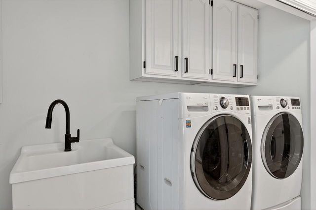 7419 Mequon Square DRIVE, Mequon, WI 53092