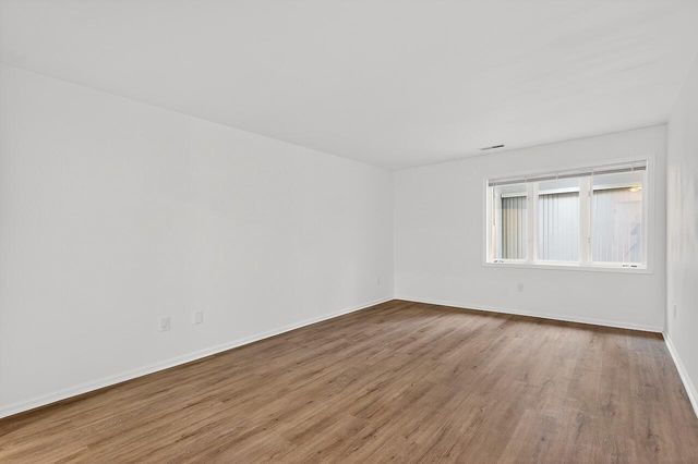 7419 Mequon Square DRIVE, Mequon, WI 53092