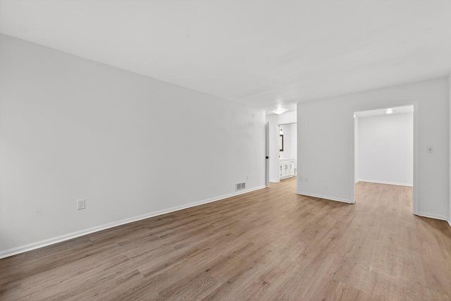 7419 Mequon Square DRIVE, Mequon, WI 53092