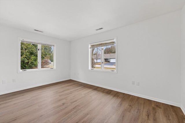 7419 Mequon Square DRIVE, Mequon, WI 53092