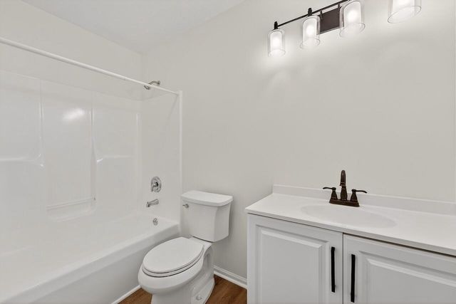 7419 Mequon Square DRIVE, Mequon, WI 53092