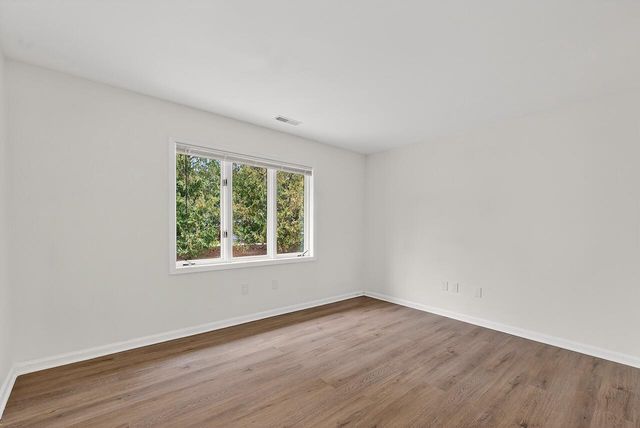 7419 Mequon Square DRIVE, Mequon, WI 53092