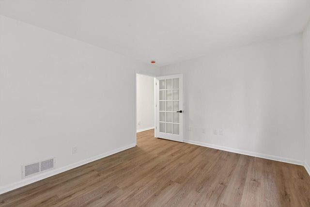 7419 Mequon Square DRIVE, Mequon, WI 53092