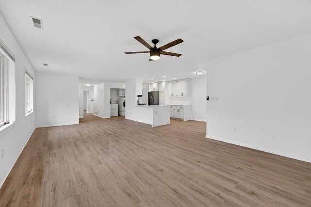 7419 Mequon Square DRIVE, Mequon, WI 53092