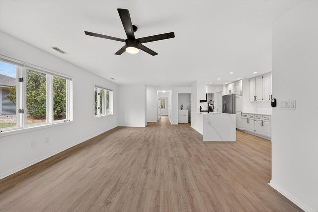 7419 Mequon Square DRIVE, Mequon, WI 53092