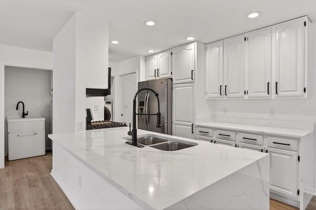 7419 Mequon Square DRIVE, Mequon, WI 53092