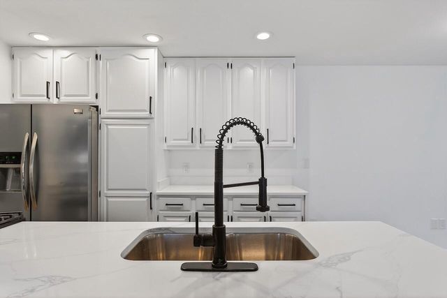 7419 Mequon Square DRIVE, Mequon, WI 53092