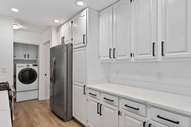 7419 Mequon Square DRIVE, Mequon, WI 53092