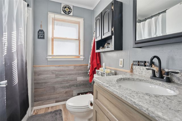 806 E 12th Street N, Newton, IA 50208