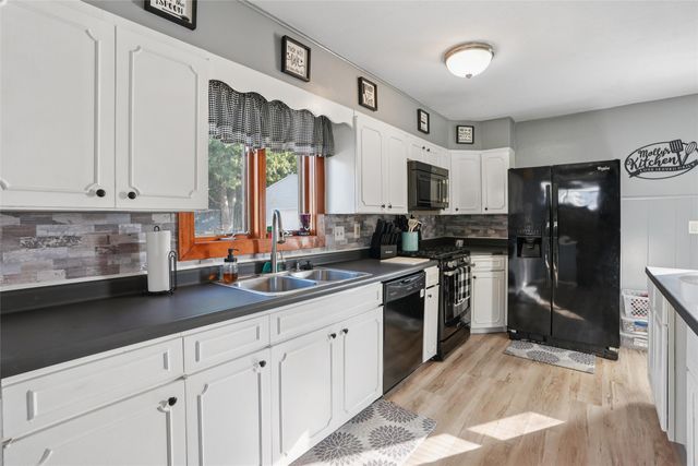 806 E 12th Street N, Newton, IA 50208