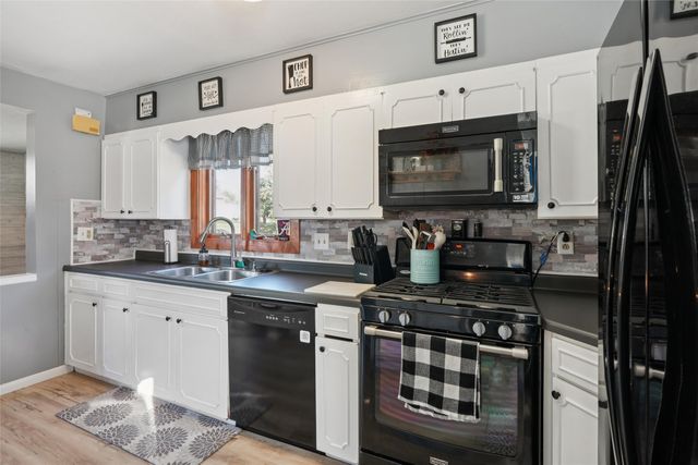 806 E 12th Street N, Newton, IA 50208