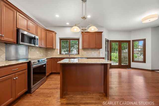 609 Spruce Court, Oswego, IL 60543