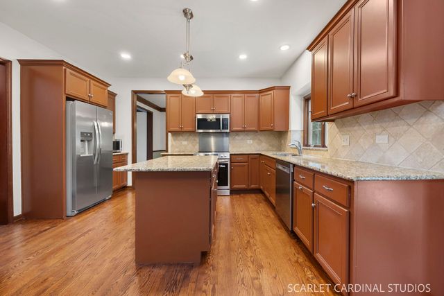 609 Spruce Court, Oswego, IL 60543