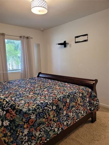 1015 SE 24th Ter, Homestead, FL 33035