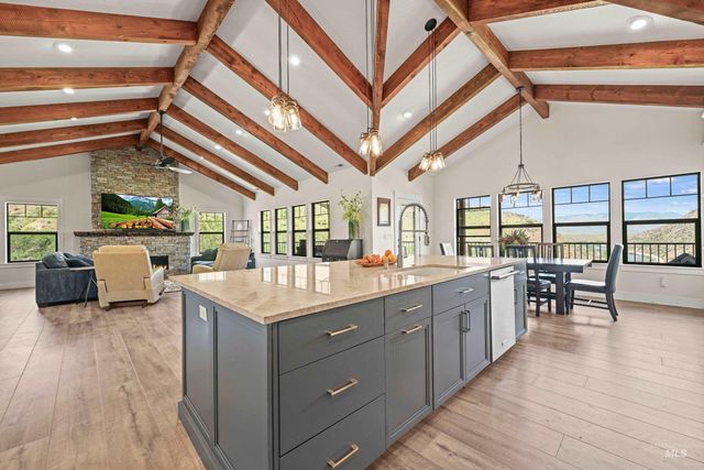 42 Shoemaker Lane, Horseshoe Bend, ID 83629