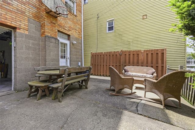 217 Linnview Ave, Carrick, PA 15210
