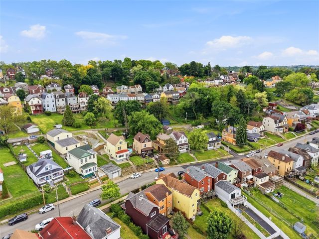 217 Linnview Ave, Carrick, PA 15210