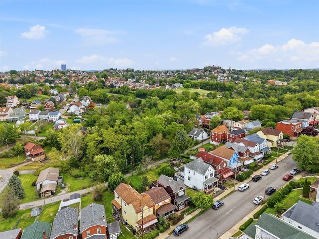 217 Linnview Ave, Carrick, PA 15210