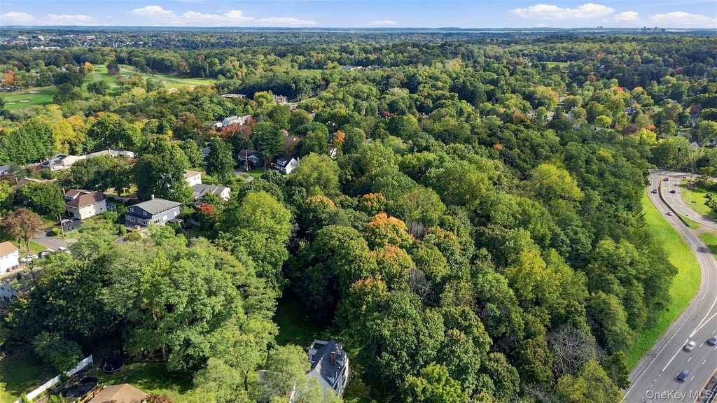 105 Pomander Drive, White Plains, NY 10607 — photo 5