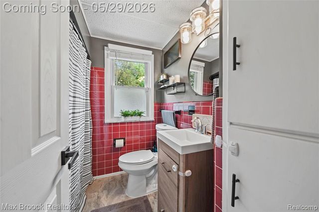 9301 Dixie, Redford, MI 48239