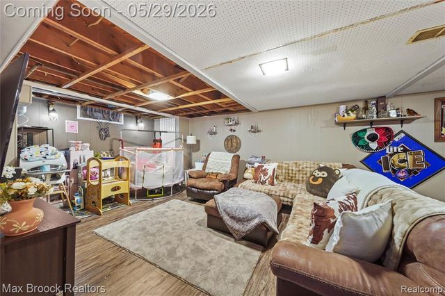 9301 Dixie, Redford, MI 48239