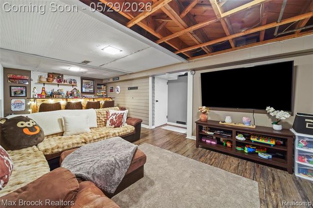 9301 Dixie, Redford, MI 48239