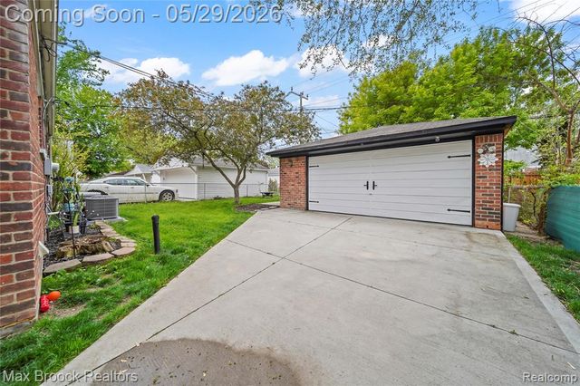 9301 Dixie, Redford, MI 48239