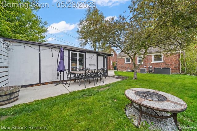 9301 Dixie, Redford, MI 48239