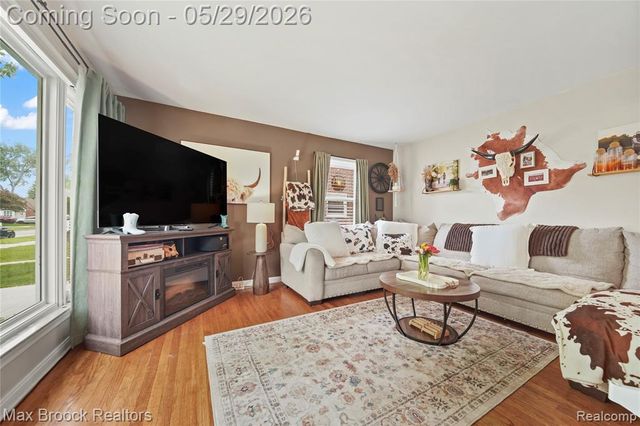 9301 Dixie, Redford, MI 48239