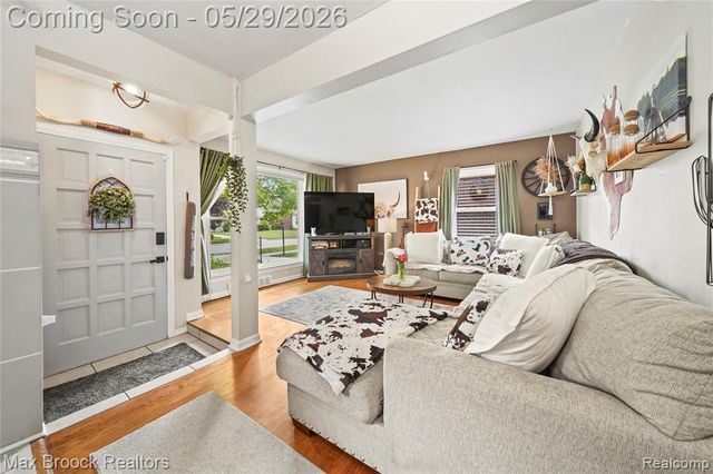 9301 Dixie, Redford, MI 48239