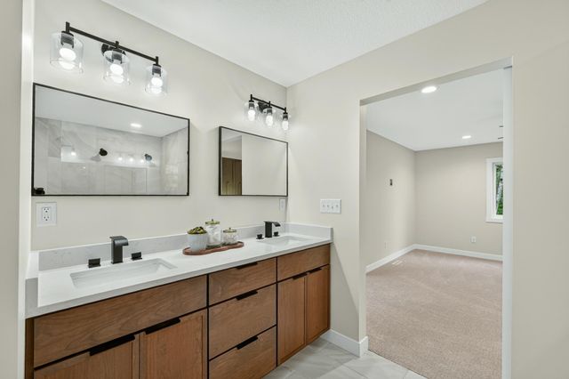 1810 Mayowood Road SW, Rochester, MN 55902