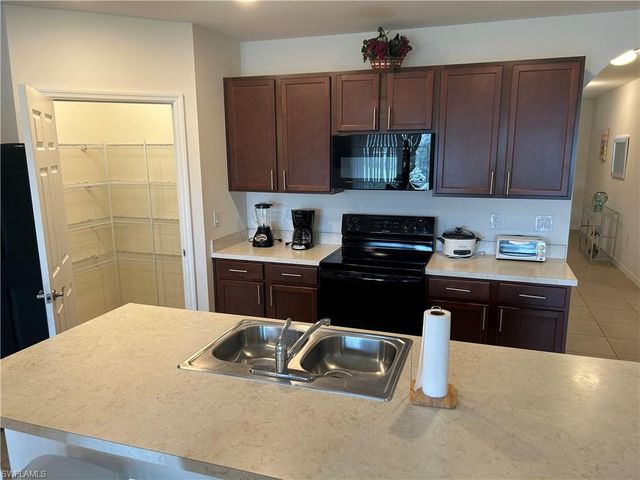 10531 Canal Brook LN, Lehigh Acres, FL 33936