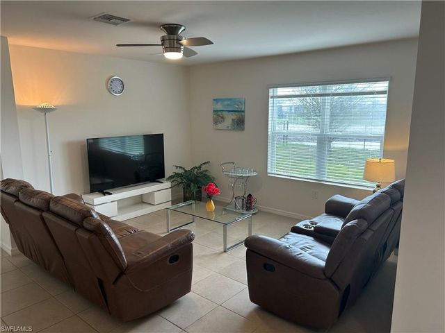 10531 Canal Brook LN, Lehigh Acres, FL 33936