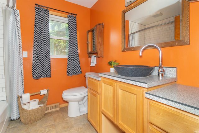 2208 E Siretta Lane, Muncie, IN 47303