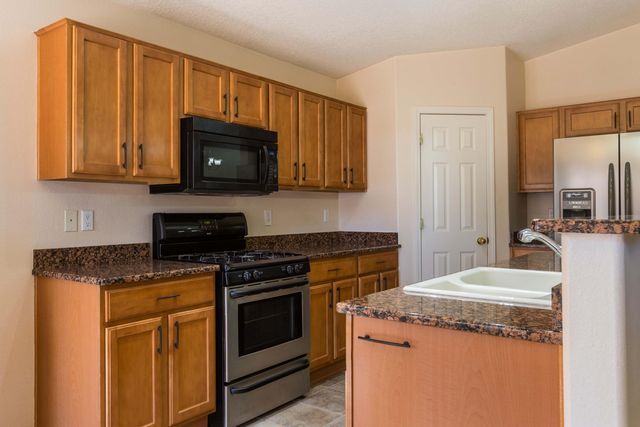 7608 Brianne Avenue NW, Albuquerque, NM 87114