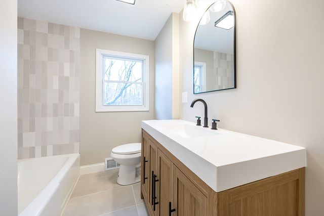 1123 County St, Attleboro, MA 02703