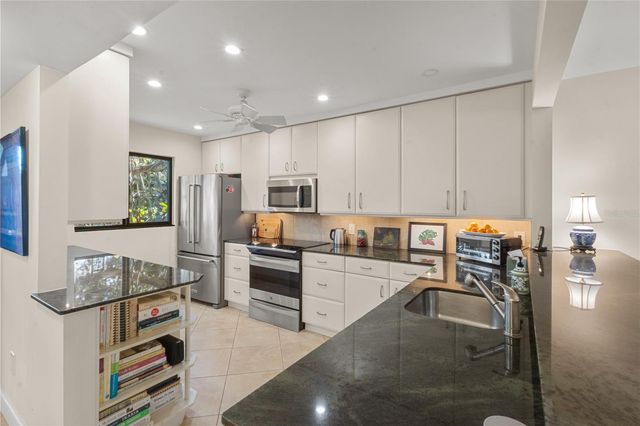 1633 BOATHOUSE CIRCLE 131, Sarasota, FL 34231